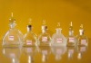 A variety of sizes and differents caps glass bottle 50ml-500ml