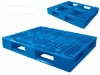 Stable plastic pallet