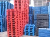 Stable plastic pallet