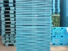 Stable plastic pallet