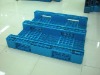 Stable plastic pallet