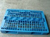 Stable plastic pallet