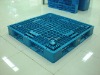 Stable plastic pallet